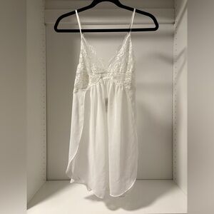 BNWT Elegant White Lace Chemise - In Bloom by Jonquil
